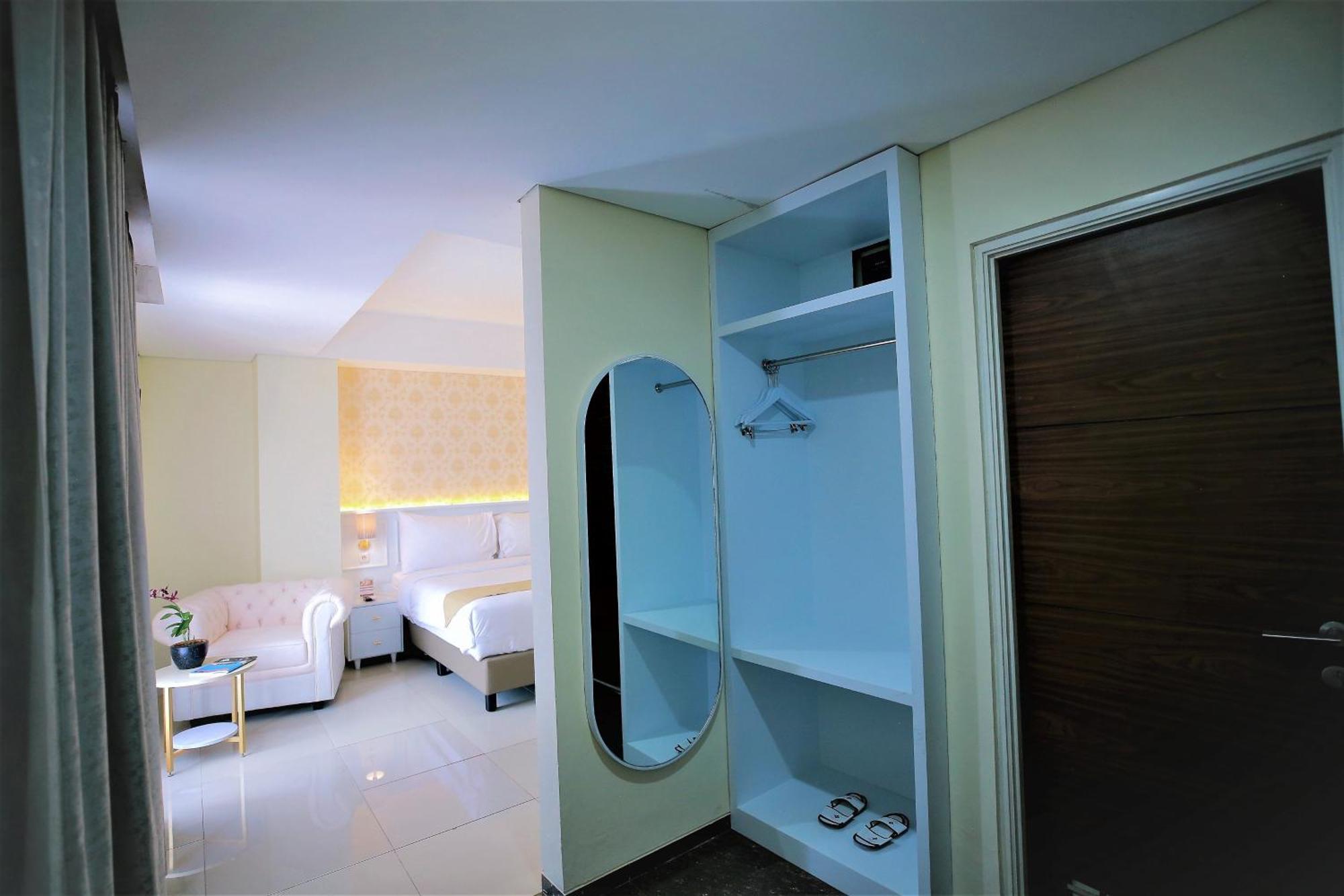 The Cube Hotel Malioboro, Azana Hotels Collection Джокьякарта Экстерьер фото