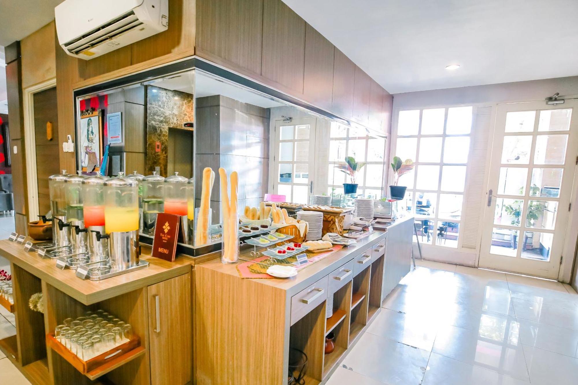 The Cube Hotel Malioboro, Azana Hotels Collection Джокьякарта Экстерьер фото